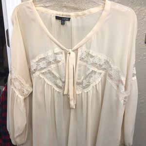 Blouse with detail on front and back